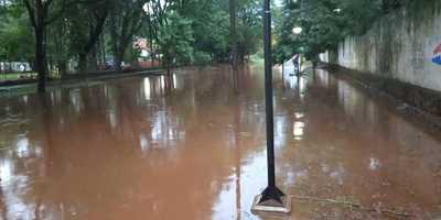CDE bajo agua tras intensas lluvias