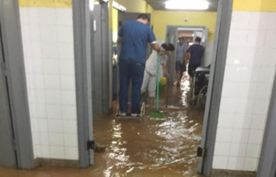 Es la primera vez que se produce una inundación Hospital Materno Infantil, dice el director