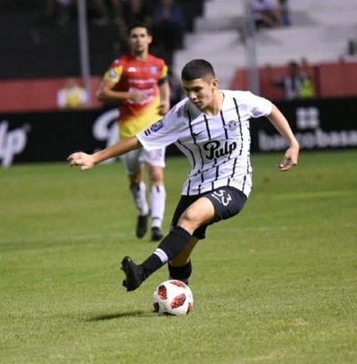 La jugada "a lo Ronaldinho" del más joven de Libertad