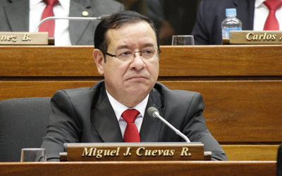 Diputados: profesionales del "minihospital" trabajarían en el Ministerio Salud