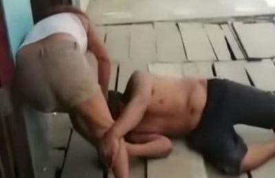 Hombre recibe paliza de su esposa por gastar el dinero de sus hijos con otras mujeres