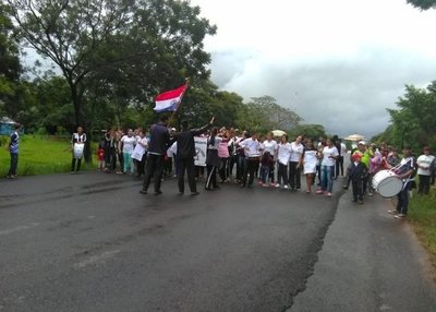 Estudiantes claman por rubros docentes en Arroyito