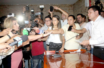 Perla de Cabral presenta rendición de cuentas ante la Junta Municipal