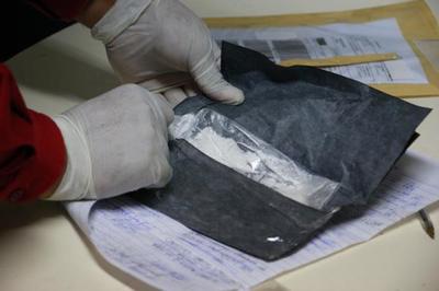 Detectan cocaína en sobre con destino a España