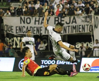 Deportivo Santaní puso en apuros al Decano