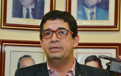 ABC ahora trata de imponer al vice con quiénes reunirse