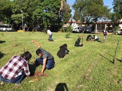 A Todo Pulmón realiza una jornada de plantación por el Día de los Bosques