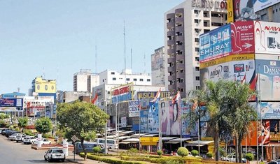 El dólar supera los 4 reales y hunde más al comercio en CDE