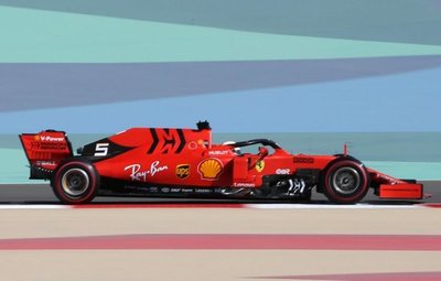 Vettel y Ferrari dominan los ensayos