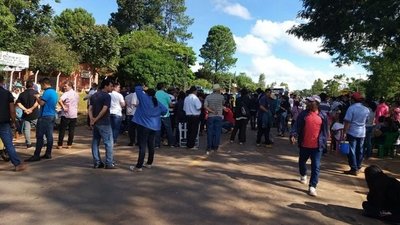 Cierran ruta por ocho horas para exigir rubros y culminación de obras