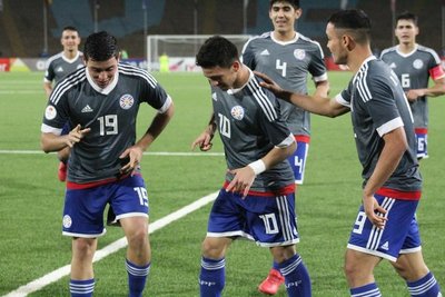 Paraguay mide hoy a Chile por la clasificación al Mundial