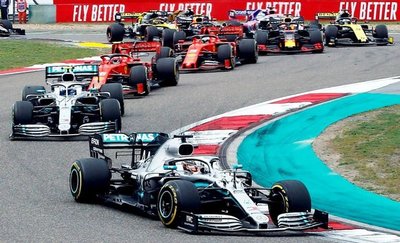 Hamilton gana y toma la punta