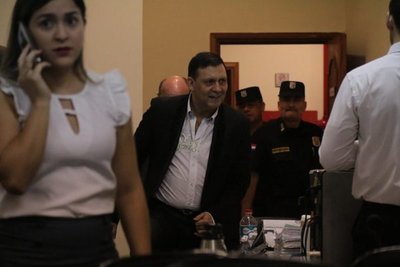 Chicana posterga juicio