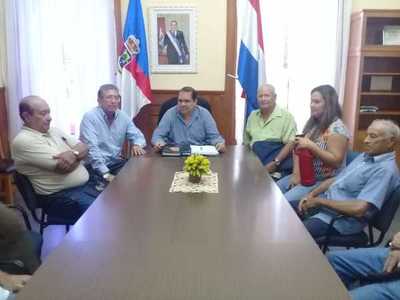 Gobernador recibe al fin a abuelitos, pero pide tiempo