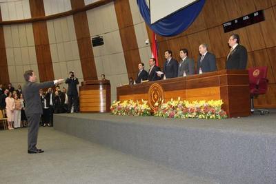 Nuevo ministro de la Corte jura ante el Senado