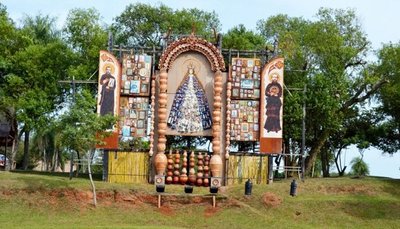 Virgen de Caacupé, centro del retablo de Tañarandy