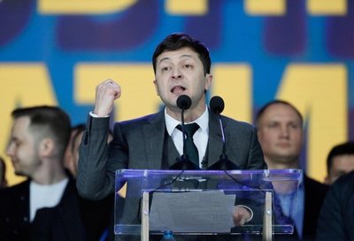 Ucrania se prepara para victoria probable del cómico Zelenski