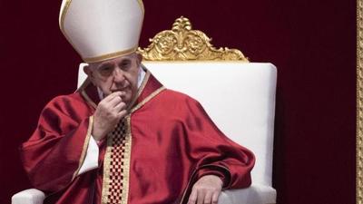 El Papa asegura que quien rechaza a los homosexuales “no tiene corazón humano”