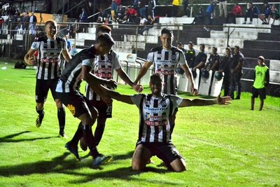 Deportivo Santaní logró un valioso triunfo y deja en zona roja a San Lorenzo