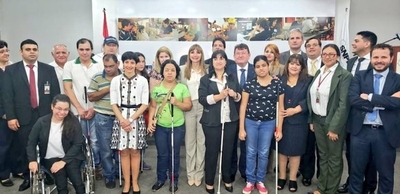 Acuerdan convenio para la formación laboral de personas con discapacidad visual