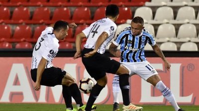Gremio acabó con el invicto de Libertad y se mete en lucha por cupo a octavos