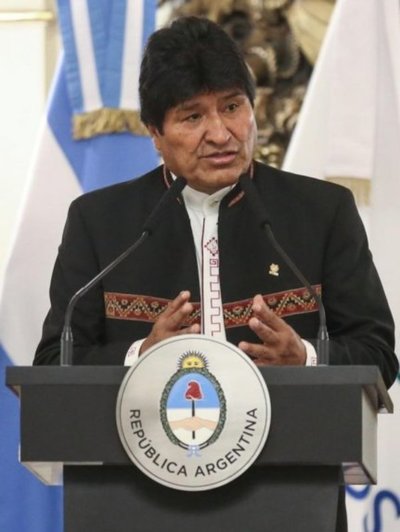 Bolivia suspende a 150 policías por posibles vínculos con narcotráfico