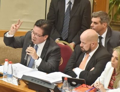 Enrique García: "La renuncia fue presentada porque ya estaba cantado el final"