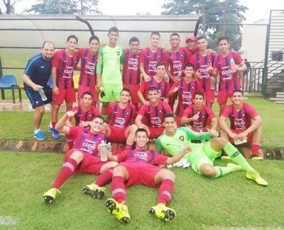 Sub 17: Cerro lidera, Libertad golea