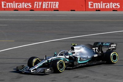 Bottas bate a Hamilton en Azerbaiyán