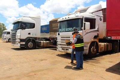 Anuncian control de camiones de carga en la vía pública