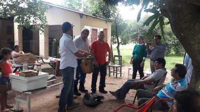Productores del sector apícola buscan consolidarse en Paraguarí