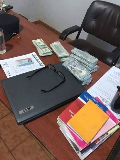 Mujer denunció a comisario por manoseo y robo