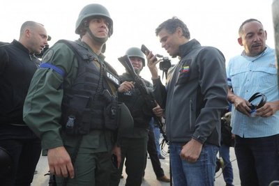 EE.UU. insta a Fuerzas Armadas a apoyar levantamiento de Guaidó