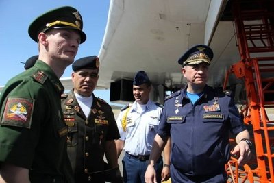 Rusia dice que los militares venezolanos siguen del lado de Maduro