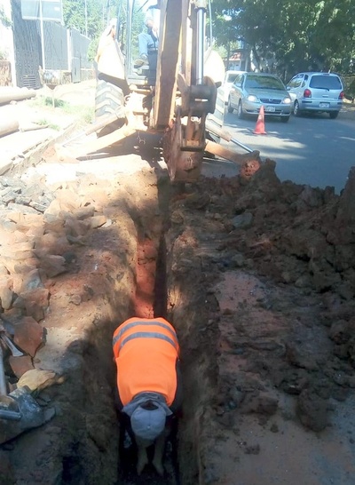 Essap beneficiará a 500 clientes de San Lorenzo con colocación de tuberías en microcentro