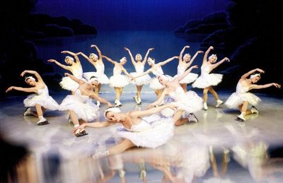 Ballet sobre hielo regresa con “El lago de los cisnes”