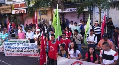 Cuestionan fuerte apoyo de Abdo a Guaidó mientras descuida a compatriotas