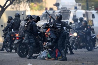 Más de 50 heridos en el segundo día de protestas antigobierno en Venezuela