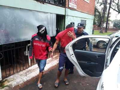 Detienen a motochorros que acababan de despojar a una mujer de su cartera