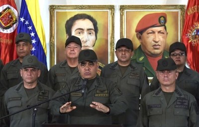 Analistas afirman que FF.AA. están confundidas ante la crisis