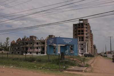 Plantean que edificios públicos en desuso se conviertan en viviendas