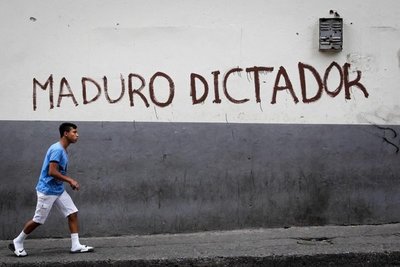 Expulsan de Venezuela a periodista español que documentaba la crisis