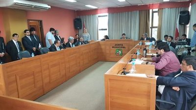 "Maletines": Concejales piden que Alvarez se rectifique o ratifique