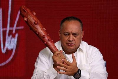 Políticos chavistas hacen el ridículo en supuesto entrenamiento