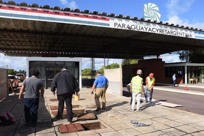 Encuentro para avanzar obras del nuevo paso fronterizo en la EBY