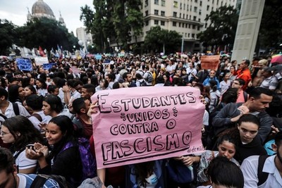 Jair Bolsonaro tildó de “idiotas útiles” a multitudes que marcharon por educación