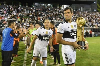 Olimpia pide la desconvocatoria de Roque Santa Cruz