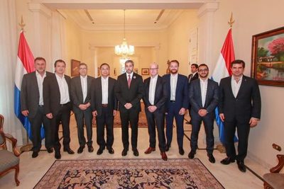Mandatario recibió a miembros del directorio del FMI