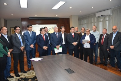 Nicanor dispone cambios en jefaturas claves de la EBY