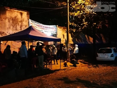 Sin acuerdo. Toma de colegio continuará